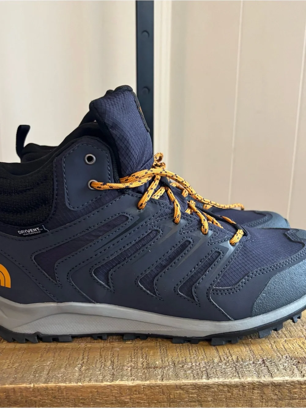 The North Face Venture Fasthike II Mid Waterproof Hiking Boots Mens 9 NWOT